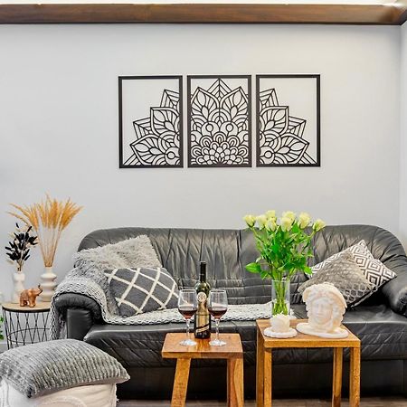 Natural-Style Apartment In The Centre Of Pressburg Exterior foto